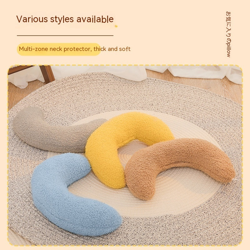 Cozy Crescent Moon Pillow for Cats & Dogs – Soft Plush Bed Cushion for Comfortable Sleep